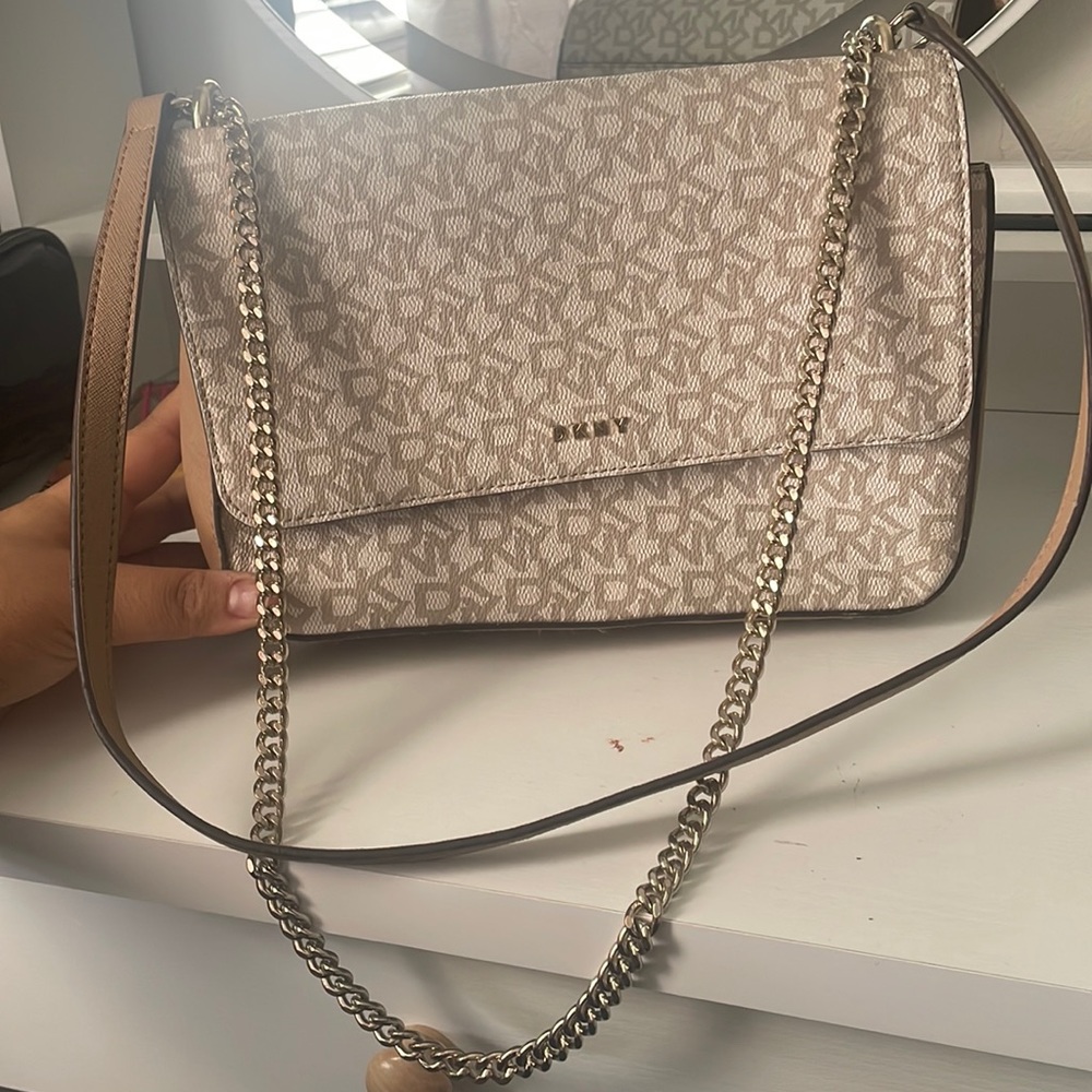 DKNY small crossbody bag 🤎